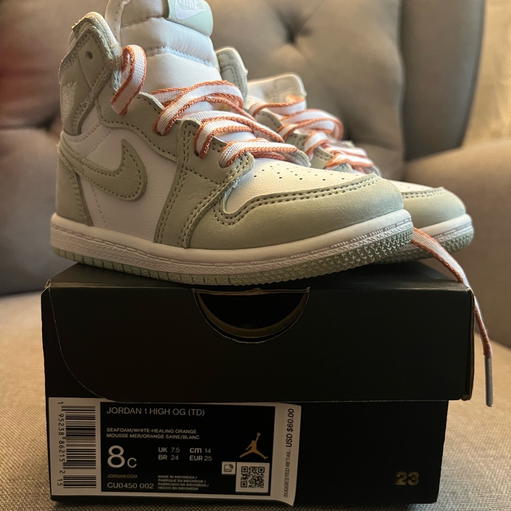 🆕 Nike Jordan 1 High OG Kids Shoes - White and Green